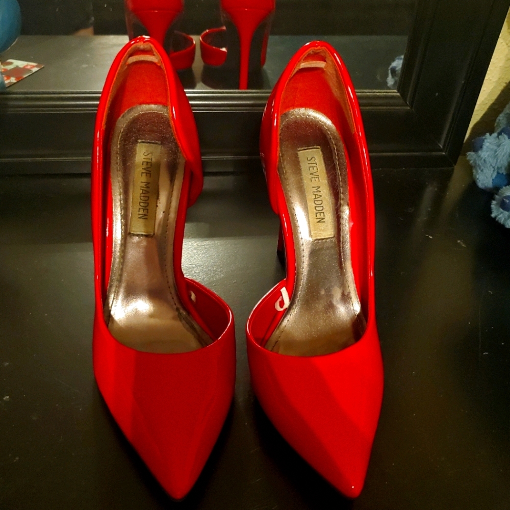 Steve Madden red heels  👠